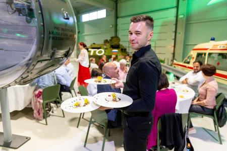11 Pop up večerja PVZ 18.5.2024 - foto Valter Leban-Sommelier Miralem Junuzović